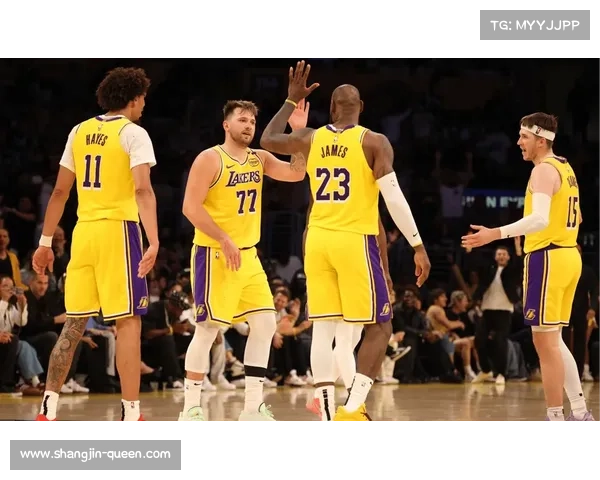 湖人东契奇与艾顿、八村垒化学反应逐渐形成